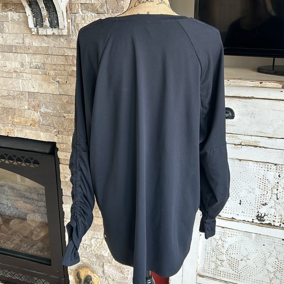 Fabletics black long ruched sleeve side slits sweatshirt hi lo - Picture 9 of 16